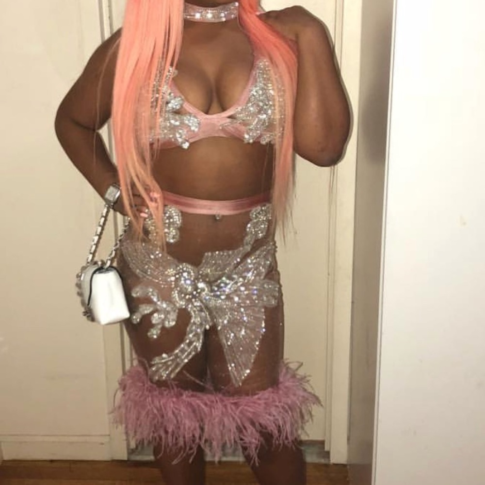 Bra and skirt coo-ed